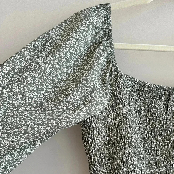 Paper Crane Smocked Floral Blouse, Puff Sleeve Green Fall Top, Size Medium - Picture 7 of 16